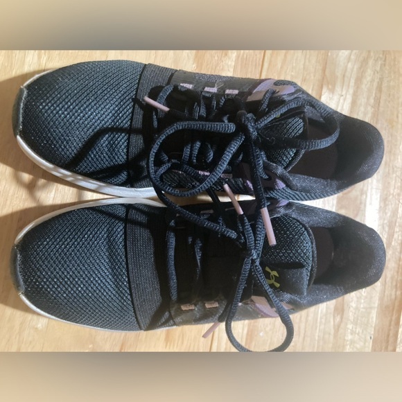 Under Armour sneakers in size 7.5 in EUC. Black & white with purple accents - Picture 6 of 8